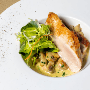 Suprême de Poulet à la Crème de Champignons